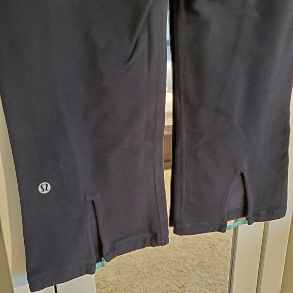 Lululemon Gather and Crow Crop - Picture 5 of 7
